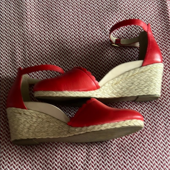 Vionic Red Wedges - Picture 3 of 4